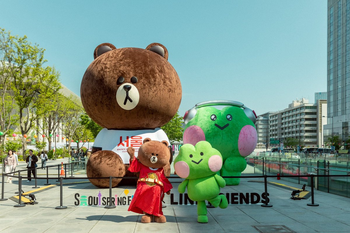 LINE FRIENDS tweet media