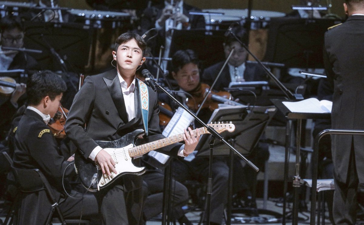 서울의 달 tweet media