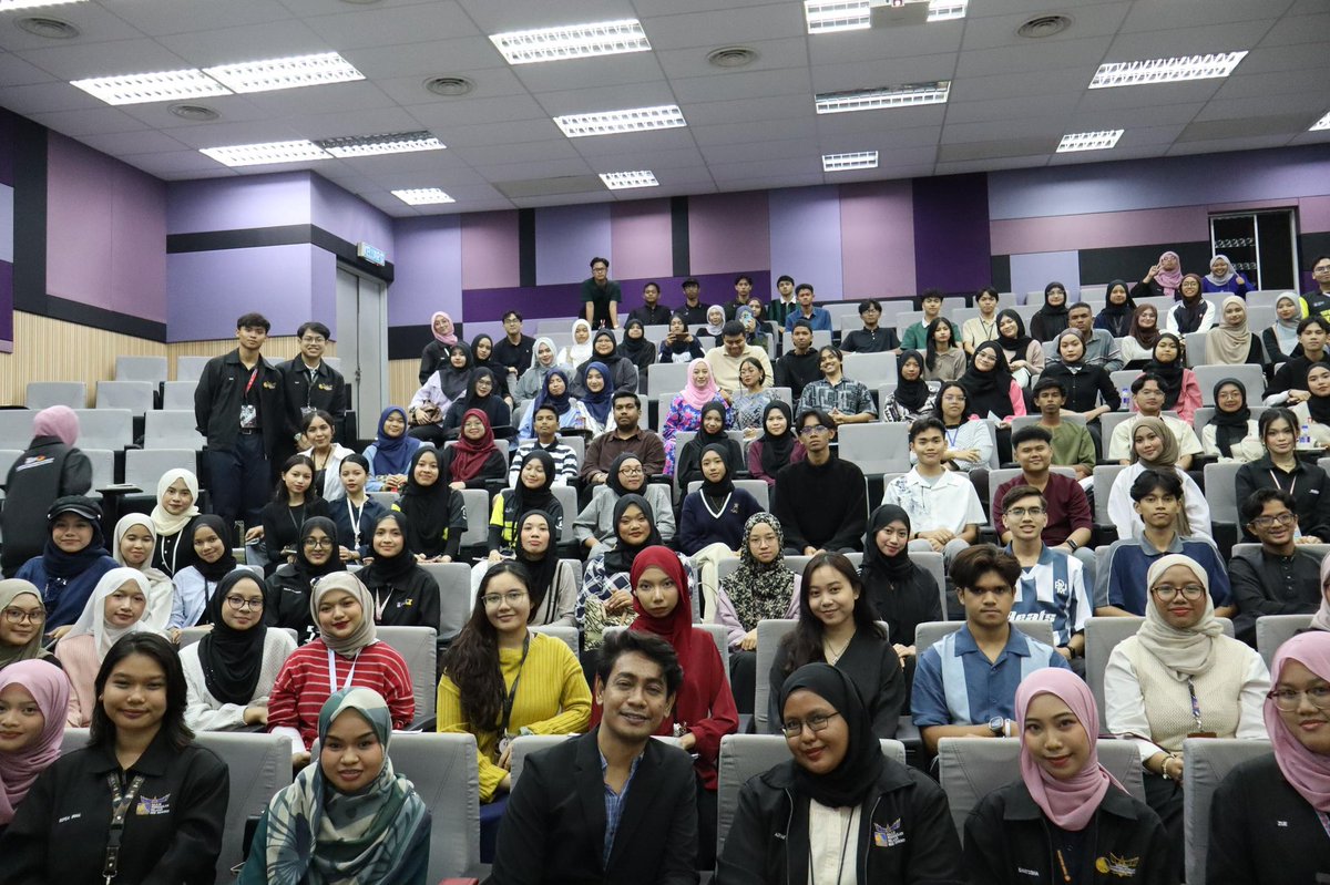 ariell_mkhrzz's tweet image. Terima kasih kepada semua yang telah memberi kerjasama yang sangat baik bagi menjayakan program Kursus Pengurusan Organisasi pada hari pertama.
#COM201 #COM2012A #MC1102A