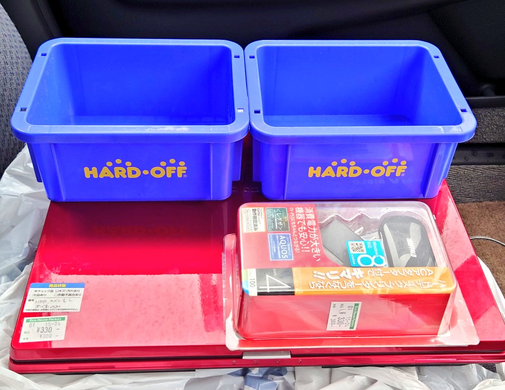 mekame_ele's tweet photo. 今日のハードオフ戦利品。
限定のジャンクBOX（青箱）をゲットできたの嬉しい。 https://t.co/urF5MTIUN8