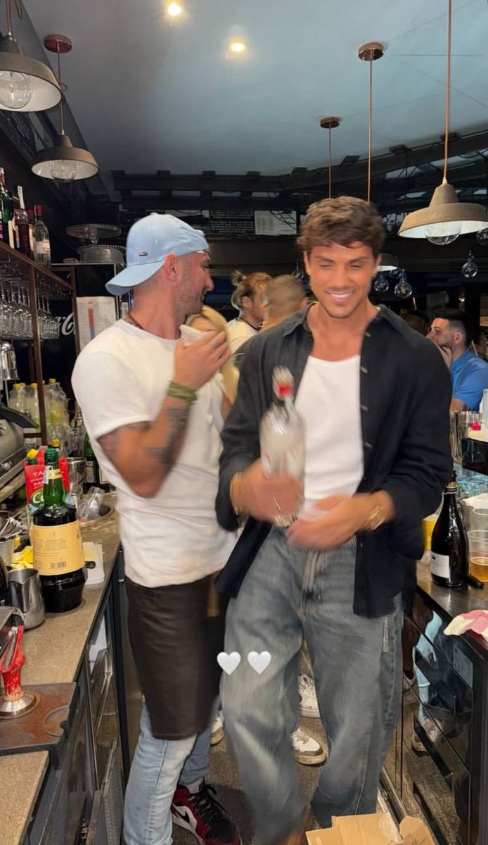 La vera amicizia è come la fosforescenza: risplende quando tutto il resto si oscura. 
R. Tagore 
#ddm