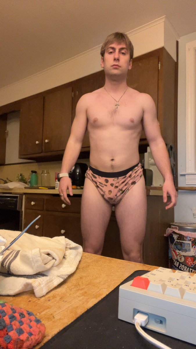 amorphousblobs's tweet photo. just me lately bad lighting no posing or flexing idk what happened to my one cheek there 🧐😔 https://t.co/dqLsFv8RGw