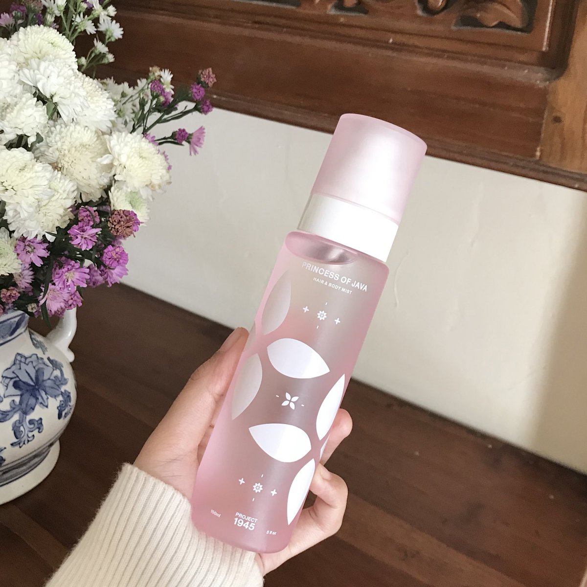 mellinssharing's tweet image. temen-temen udah pada tau belum?

✨ Princess of Java sekarang punya Hair &amp;amp; Body Mist yang wanginya… 
NGGA KALAH SEMERBAK sama EDP-nya! 💐