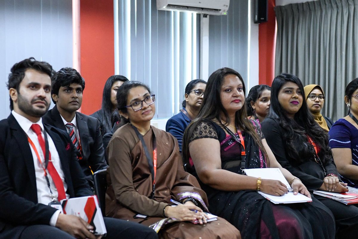 MohdShukriYajid's tweet photo. Delighted to be back in Colombo for the Staff Assembly and reconnecting with our staff team in @MSIColombo. Grateful for the warm welcome and inspired by the passion, dedication, and energy of the staff. Well done on your performances. Let's move forward together! @MSUmalaysia https://t.co/khMxPvav9Z