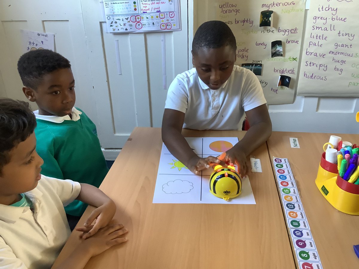 LarkHallPrimary's tweet photo. #lhwaterloo have been learning how to collaborate and use instructions to control Bee Bots in Computing lessons this term! #lhstu #lhpscd https://t.co/C0wRBmmvBB