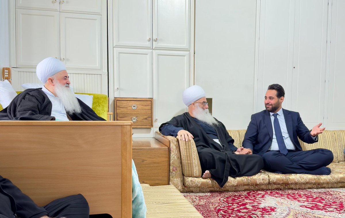 تشرّفت اليوم بلقاء رئيس الهيئة الروحية لطائفة #الموحدين_الدروز الشيخ أبو يوسف أمين الصايغ، بحضور المرجعية الروحية فضيلة الشيخ أبوسعيد انور الصايغ. مثّل اللقاء فرصة لبحث الأوضاع العامة، وعرض مقاربتنا للتطورات الجسيمة التي تشهدها الساحة الدرزية في المنطقة، في ضوء الاعتداءات الآثمة