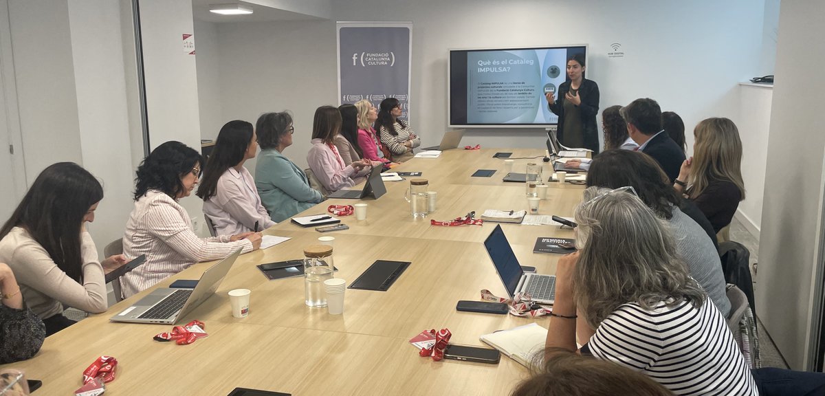 fcatcultura's tweet image. 👥Aquesta setmana ens hem reunit amb #dircoms d&apos;empreses del Patronat, del Consell de Mecenatge i d&apos;entitats col·laboradores de la Fundació per compartir estratègies i reforçar sinergies.
🤝Quan la comunicació és col·laborativa, l’impacte es multiplica🚀

#RSC #aliances #aliances