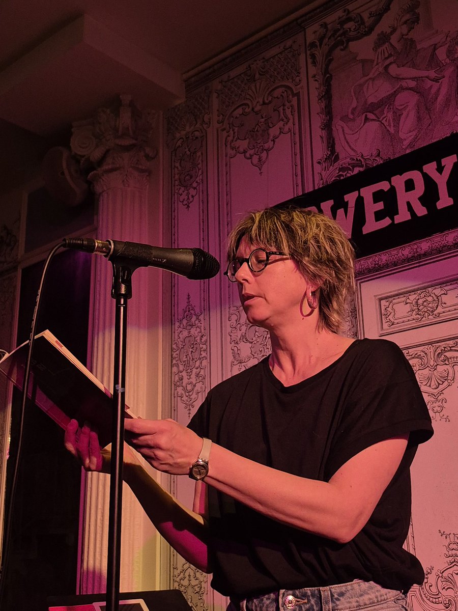 SE BUSCAN POETAS
Spanish/Gallician/English/Multilingual series. Open Mic with guest poets. A meeting point for poets and musicians from all over the world and in all languages Hosted by @marcos_delafuente