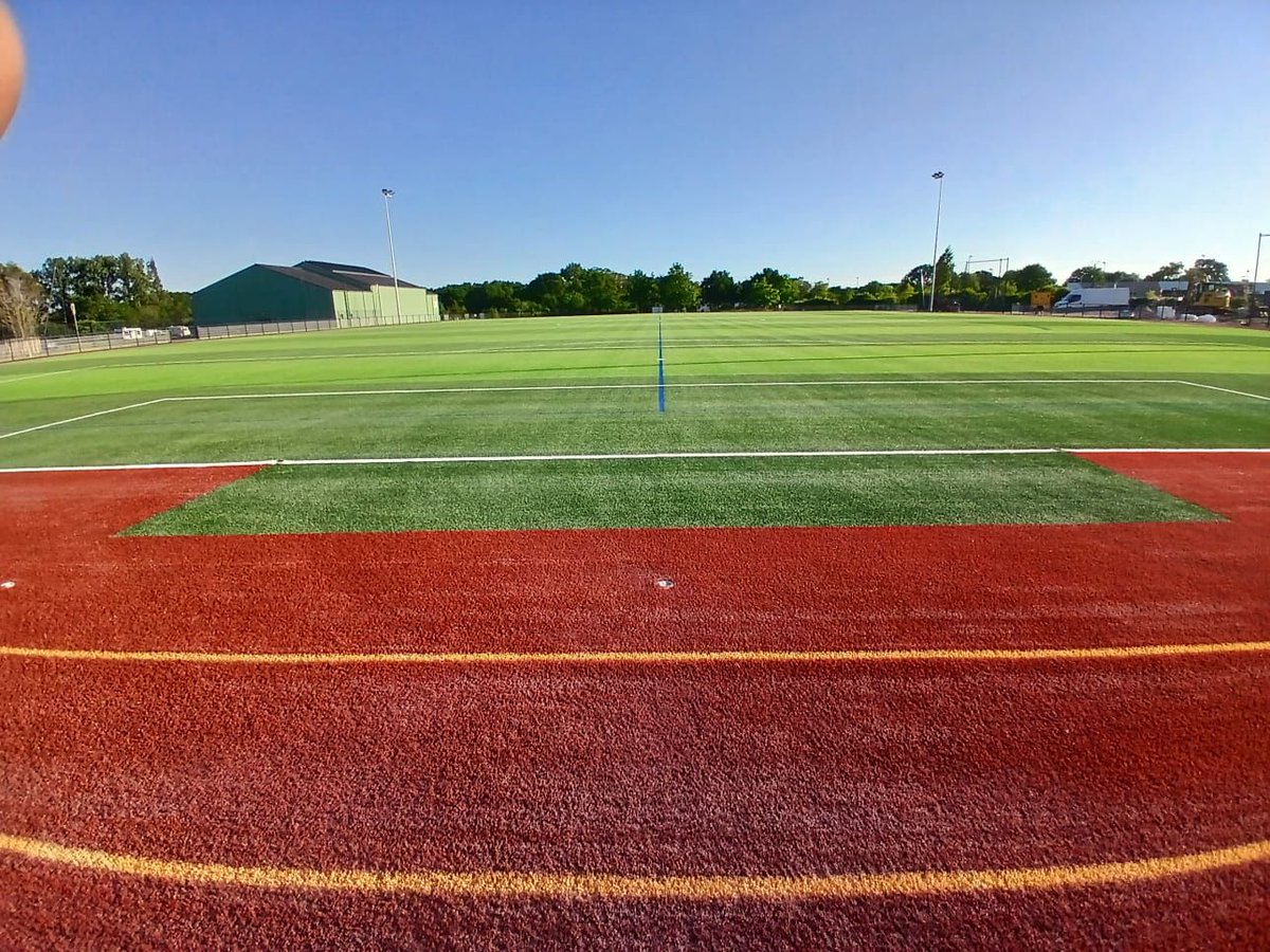 FieldservicesFr's tweet photo. La Ville de St Lyphard pourra, d'ici peu, fouler une pelouse synthétique @madeinfrance @Eurofield semi sablé PUR S35. Un bel outil qui servira pour les Clubs, Associations et Scolaires. Bravo à notre partenaire @Artdan, à nos poseurs @Fieldservices et à tous les intervenants. https://t.co/mSQJ6YeumC
