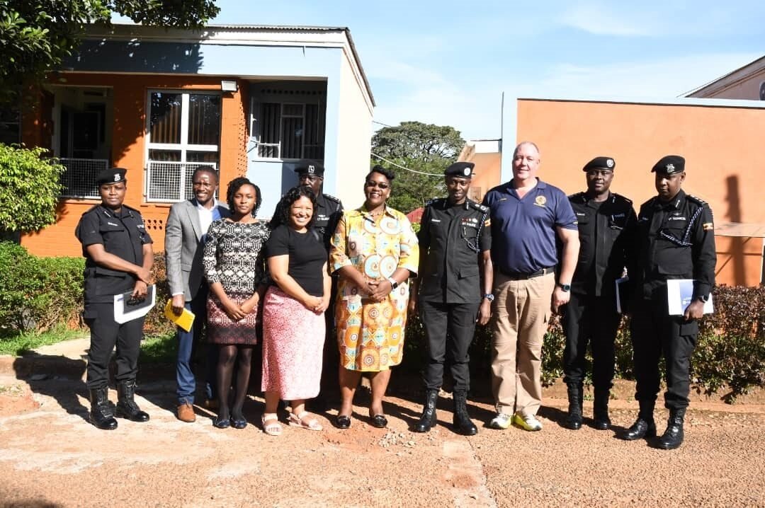 Strong_Cities's tweet photo. .@Strong_Cities East & Southern Africa #ESA Regional Hub & @StellMun 🇿🇦 visited @nansanamc 🇺🇬 to evaluate & see the impact of 30+ Neighbourhood Watch groups that #StrongCities & Stellenbosch helped #Nansana launch with support from @EU_FPI. 1/5 https://t.co/Q0KbXv1uo5