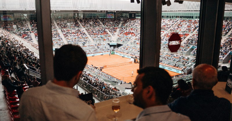 eToroES's tweet photo. 🎾 Así fue nuestro inolvidable primer día en el @MutuaMadridOpen con los clientes del eToro Club.

Partidos de alto nivel, cocktail exclusivo y visión de mercado con @Molina_Jorda, desde una ubicación privilegiada.

¡Gracias por compartirlo con nosotros! 🙌

#MMOPEN #eToroClub