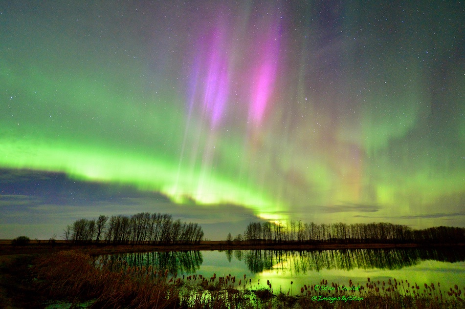 ImagesByStan's tweet image. The #Aurora were sure pretty tonight. 💃💃💃 @mikesobel @chunder10 @HouckisPokisewx @TamithaSkov @London_Lady @aurora_chasers @AuroraNowApp #SpaceWeather #northernlights
