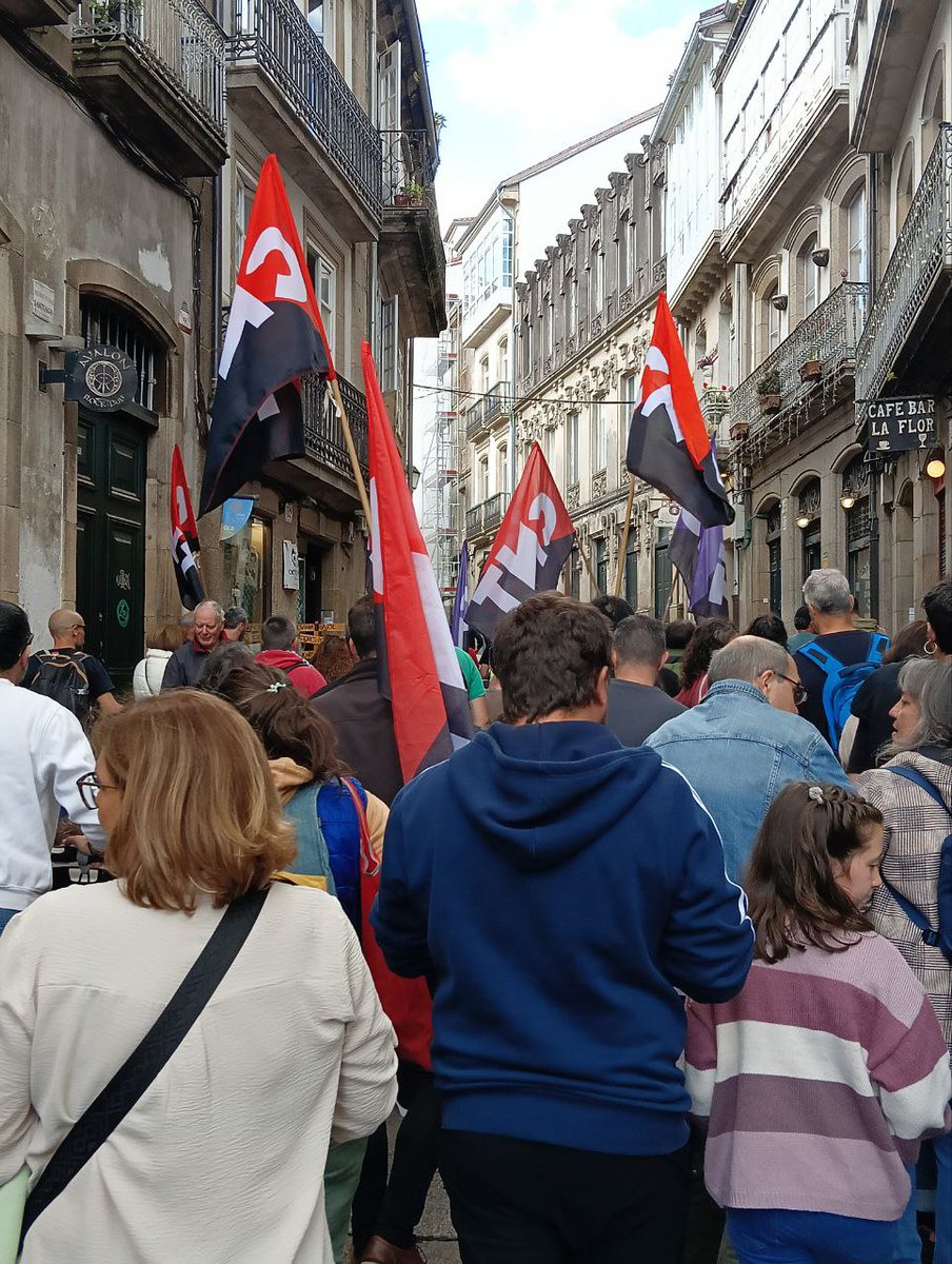 📸 Acompañamos ao pobo traballador nas rúas este #1deMaio para defender os seus dereitos.
✊ Loitamos por salarios dignos, igualdade e pensións xustas.
💥 Porque o futuro será obreiro ou non será.
#1DeMaio #DíaDoTraballo #LoitaObreira