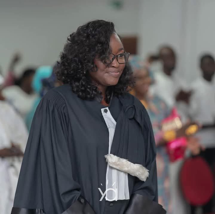 « Monsieur le Ministre, Ibrahima Sy

Saviez-vous que lors de ma dernière garde, il y a 10 jours, une femme de 40 ans est arrivée aux urgences à 3h du matin, accompagnée de son fils de 18 ans, en ayant un pneumothorax compressif et une acidocétose diabétique ? Deux urgences