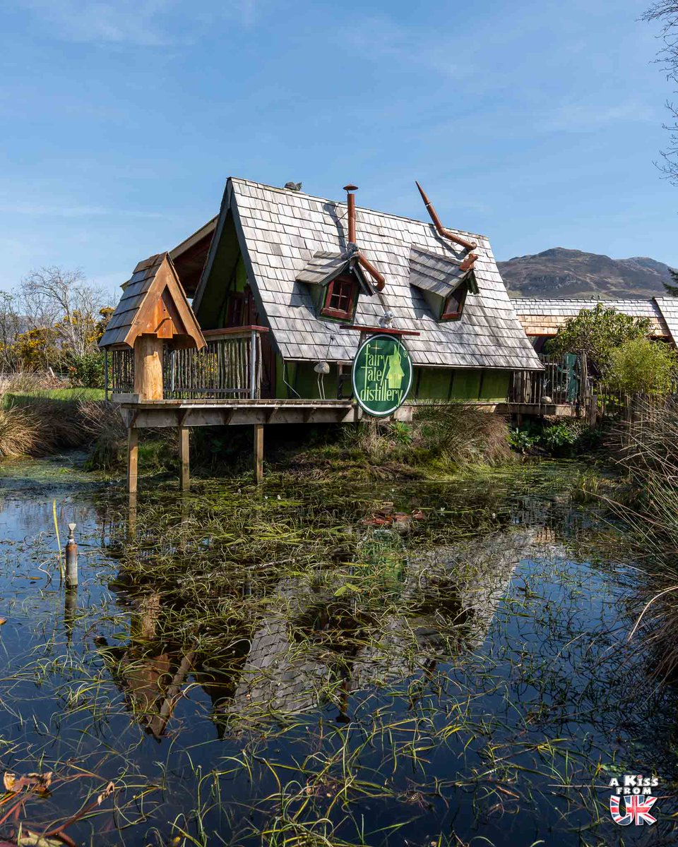 Si vous passez par le château d'Eilean Donan Castle, n'hésitez pas à faire un crochet non loin de là pour aller rendre visite à Manuela's Wee Bakery 🧚‍

Vous entrerez dans un monde merveilleux créé par Manuela et Thomas 😋🤩

➕ akissfromuk.com/visiter-ile-de…

#scotlandiscalling