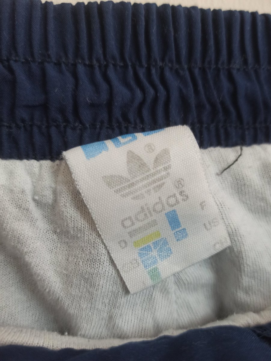 🔥 Adidas Vintage Eşofman Altı 
✨ Orjinal üründür 
👌 Tertemiz ve defosu yoktur 
📏 L bedendir
🪙 950₺

📌 Profilimdeki Shopier hesabından sipariş oluşturabilirsiniz.