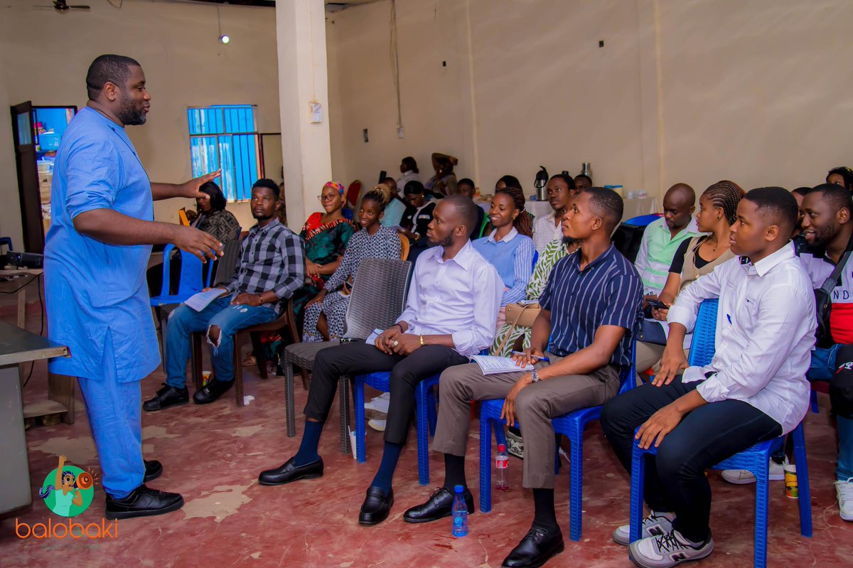 acldh2019's tweet photo. Jour 3 : M. #ALIDOU de @unjhro (BCNUDH) a brillamment démontré aux participants (30) l’impact de la désinformation et du discours de haine sur les droits de l’homme. https://t.co/jxMreedR8x