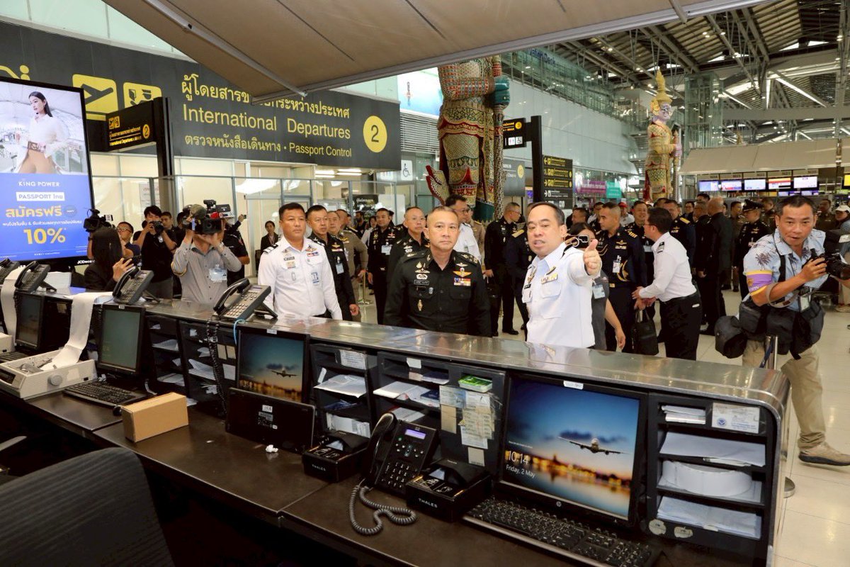 RTARF_PR's tweet photo. ผอ.ศอ.ปชด. ลงพื้น��ี่ตรวจเยี่ยมท่าอากาศยานสุวรรณภูมิ เสริมเขี้ยวเล็บการป้องกันประเทศ สกัดกั้นยาเสพติดตามนโยบายรัฐ https://t.co/dxpiCl30OM
#ฉก333
#ศอปชด
#oneteamทัพไทย
#SupporttoGov https://t.co/Xy51wbIII1