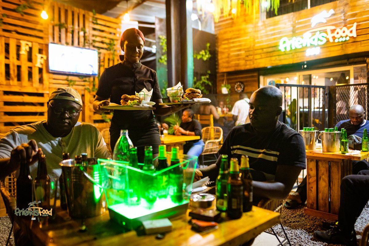 Hellooo,
Aujourd'hui c'est vendredi et nous serons en mode Afterwork.
 Dès 18h, les bieres en promotion, 2 achetées = 1 offerte.
Ambiance musicale assurée par Dj Ricky.
On se dit à ce soir? 🤗🥩🍔🍹

#FF225
#abidjan