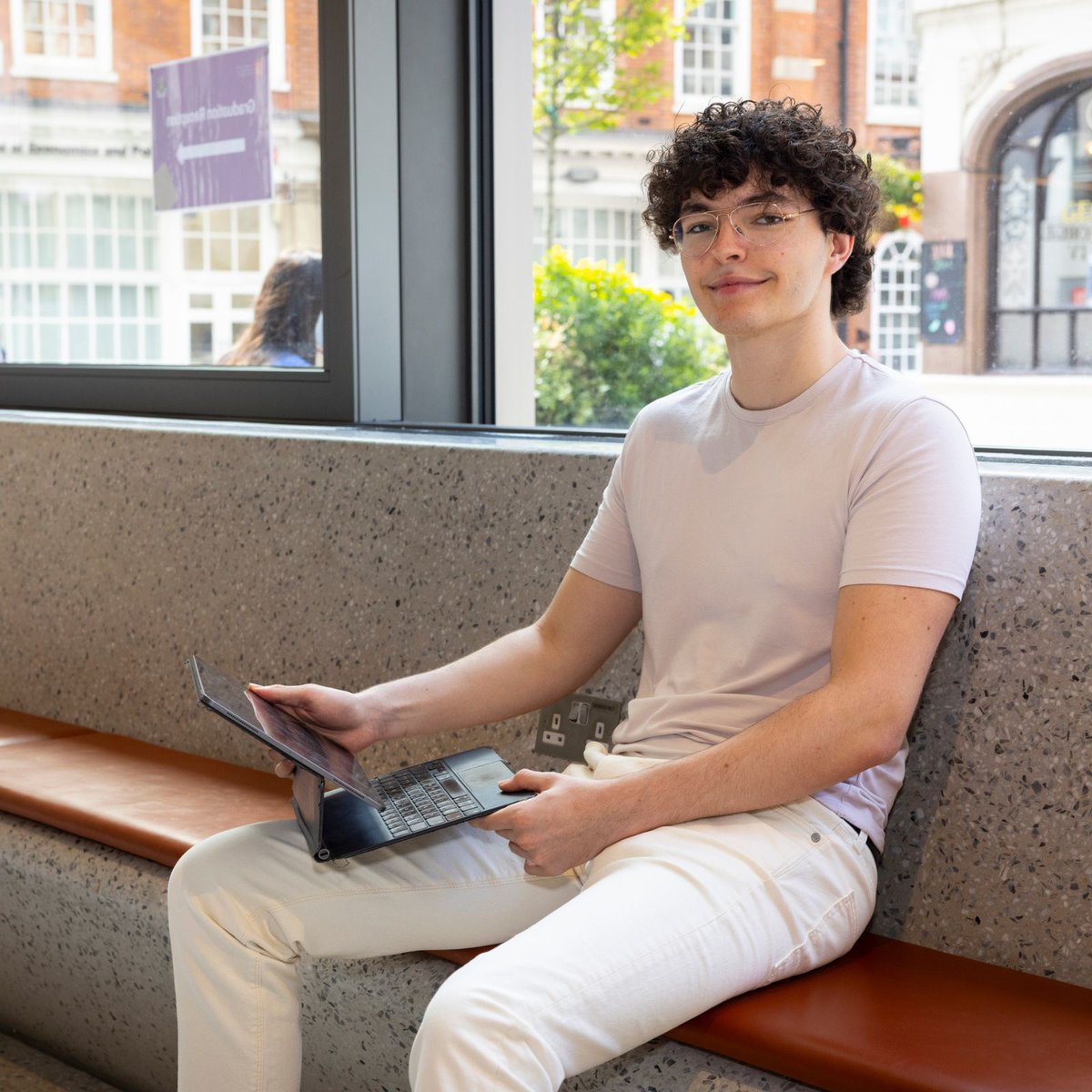 📝 New Blog - A Londoner’s Top Food Spots 📝

Gabriel takes you through his favourite restaurants in London, as recommended by his Londoner roommate!

🔗 To read his blog, and much more, head to the link below.

lse.ac.uk/study-at-lse/s…