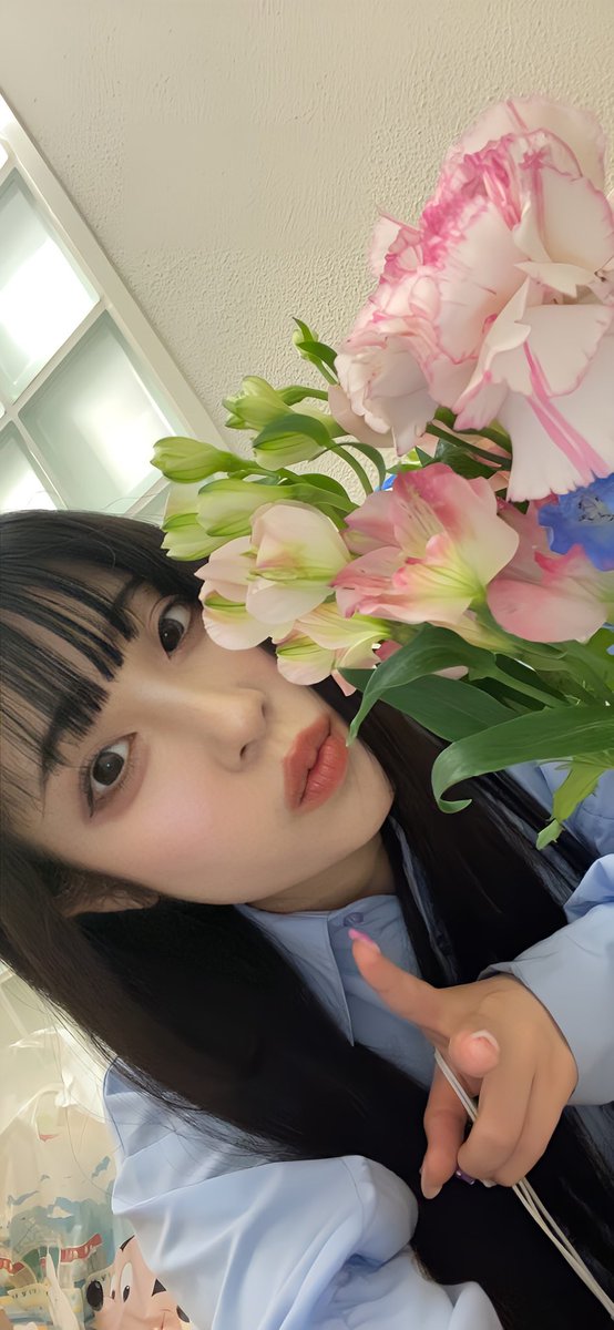 お客様からお花を頂いてしまったにょ🌸✨
ありがたきです💖🫶💖
今日も今から出勤、頑張ります。

#自撮り界隈 #三宮 #スナック