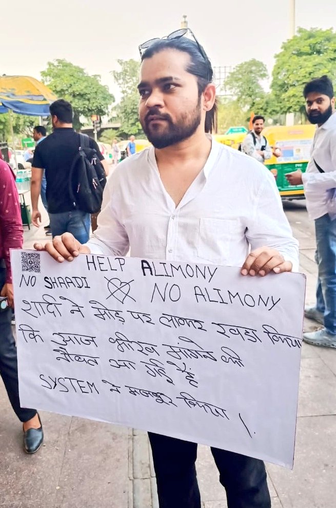 Deepika Narayan Bhardwaj (@deepikabhardwaj) on Twitter photo CP DELHI : MAN TAKES TO BEGGING TO FUND ALIMONY
HIS PLACARD SAYS :
❌ SHAADI ❌ ALIMONY
MARRIAGE HAS BROUGHT ME TO A SITUATION WHERE I HAVE TO BEG TO GATHER ALIMONY
SYSTEM HAS COMPELLED ME TO DO THIS
<a href="/arjunrammeghwal/">Arjun Ram Meghwal</a> <a href="/AmitShah/">Amit Shah</a> <a href="/narendramodi/">Narendra Modi</a> CP DELHI : MAN TAKES TO BEGGING TO FUND ALIMONY
HIS PLACARD SAYS :
❌ SHAADI ❌ ALIMONY
MARRIAGE HAS BROUGHT ME TO A SITUATION WHERE I HAVE TO BEG TO GATHER ALIMONY
SYSTEM HAS COMPELLED ME TO DO THIS
<a href="/arjunrammeghwal/">Arjun Ram Meghwal</a> <a href="/AmitShah/">Amit Shah</a> <a href="/narendramodi/">Narendra Modi</a>