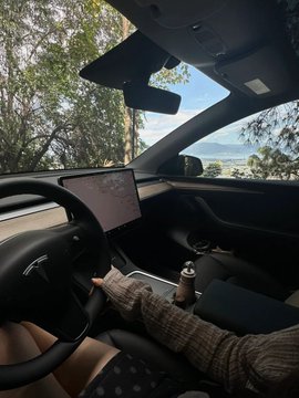 잠시 멈춰서 창밖 풍경을 감상해보세요