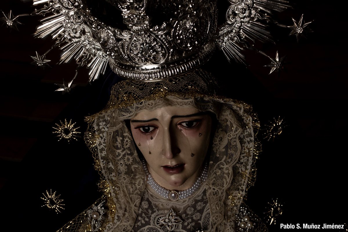 Hoy es Viernes.

#CofradiasMLG
#DelBarrioparaelBarrio