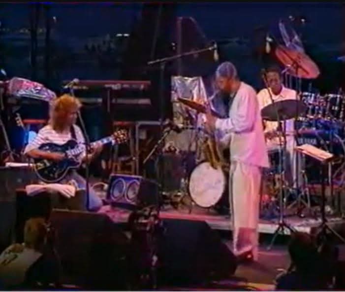 PAT METHENY y KENNY GARRETT grabaron “Pursuance” The Music Of John Coltrane para la Warner Bros hace 29 años, acompañados por Rodney Whitaker (b), Brian Blade (dm). Aquí los tenemos en directo…
youtube.com/watch?v=M3_Tl9…
#Jazz