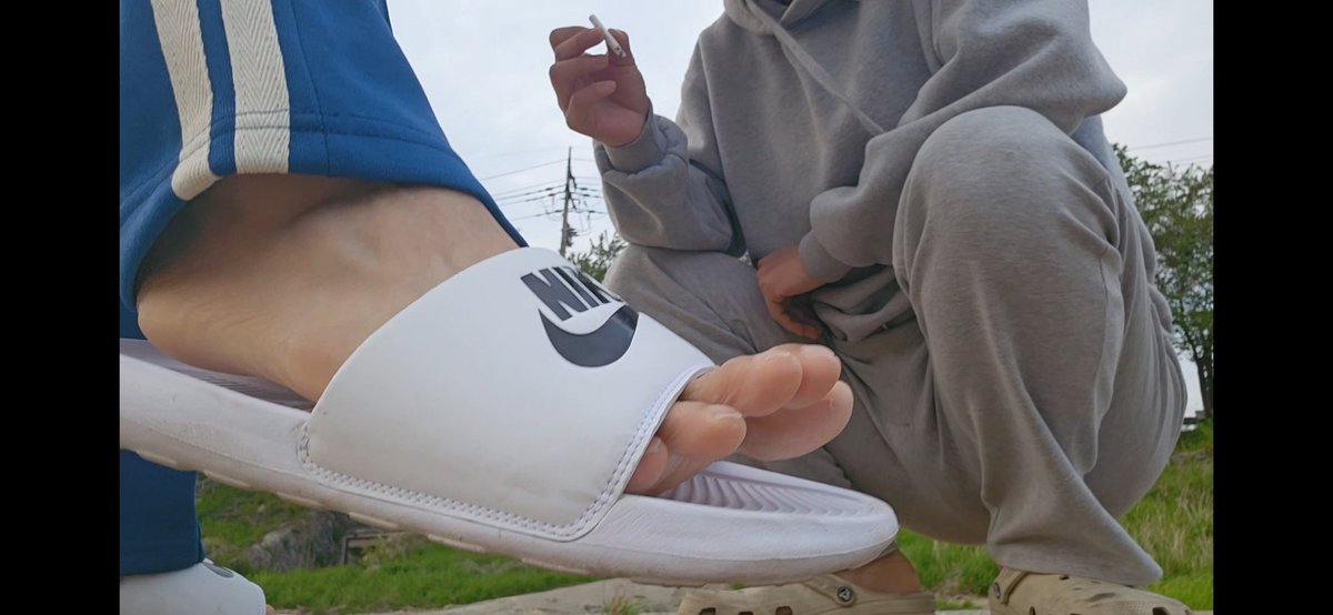 발걸레 재떨이 새끼들아 연휴 시작기념으로 슬리퍼랑 발가락 사이에 혓바닥 쳐 박아 연휴동안 우리 영상보면서 발기차게 보내
#ㄱㅇ #남자발 #게이발 #남자양말 #게이 #malefoot #gayfoot #풋돔 #풋섭 #멜투멜 #게이돔 #gay #gayfeet
#남자발영상