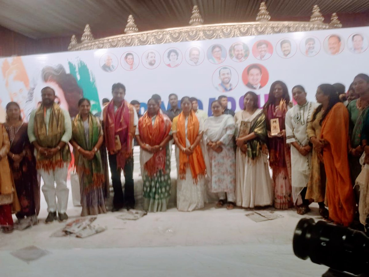 MamtaNagireddy's tweet photo. "Truly honored to be part of ‘Priyadarshini - Rise to Lead 2025"with @UdayBhanuIYC, organized by @IYCTelangana.Inspired by trailblazing leaders like @seethakkaMLA who embody the spirit of #womenleadership.
Empowered women are the foundation of a stronger democracy!"
#RiseToLead https://t.co/9zo2LjOgNw