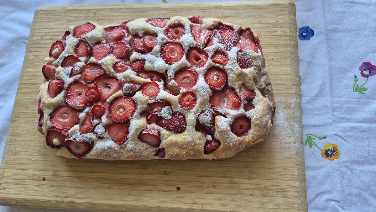 gudrun250867's tweet photo. Time to bake 

#ErdbeerenKuchen #timetobake https://t.co/DZtMdKni0B