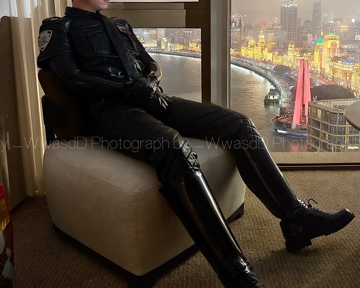 看看风景🌃
#latex #rubber #leather #gay