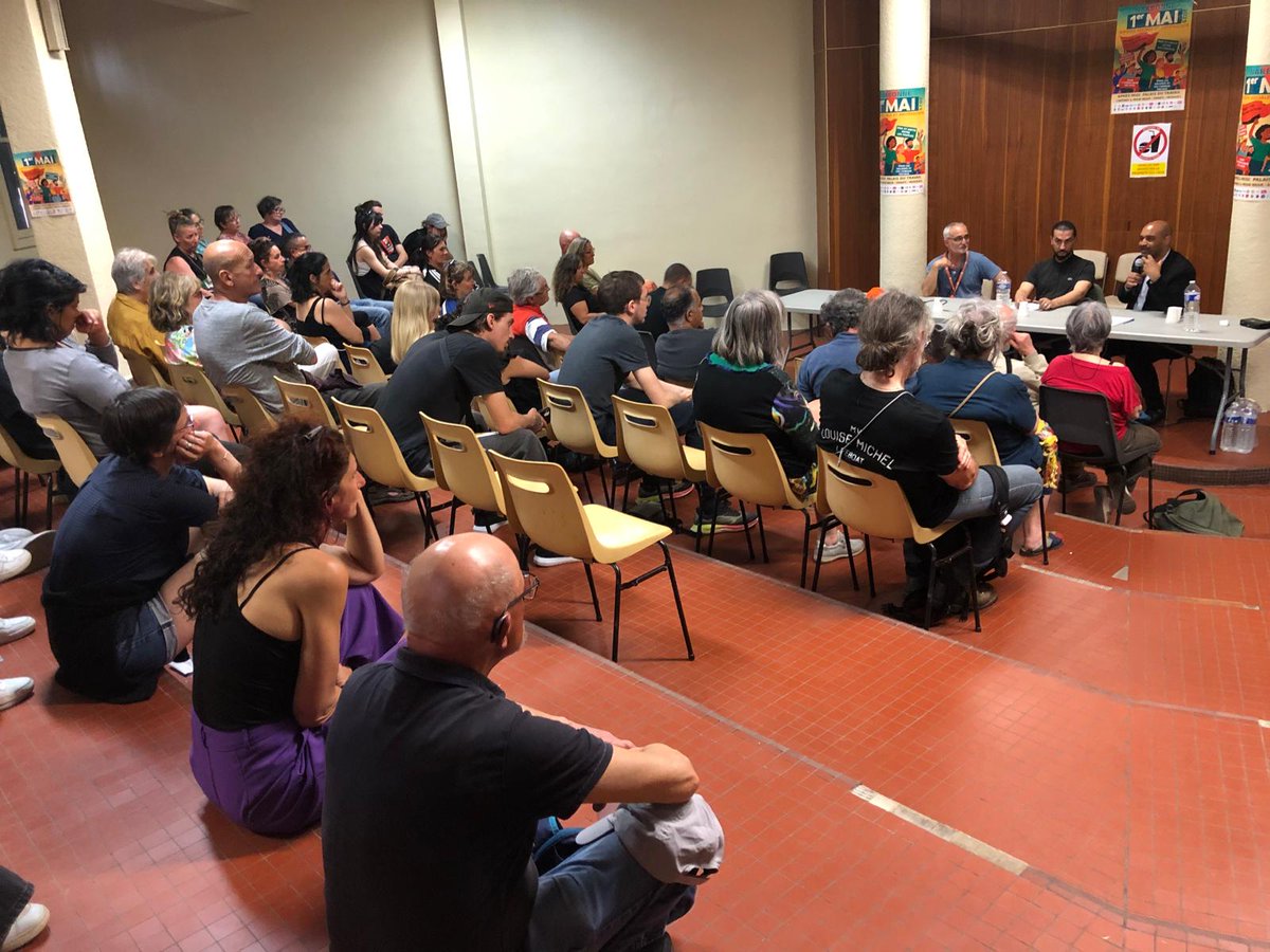 Ce 1er mai, j'étais à Narbonne pour la journée des travailleurs. Alors que le RN tenait meeting dans la ville, des milliers de personnes ont défilé pour défendre leurs droits, dire non au racisme et dénoncer les faux accents "populaires" du RN. Bravo aux Narbonnais!
