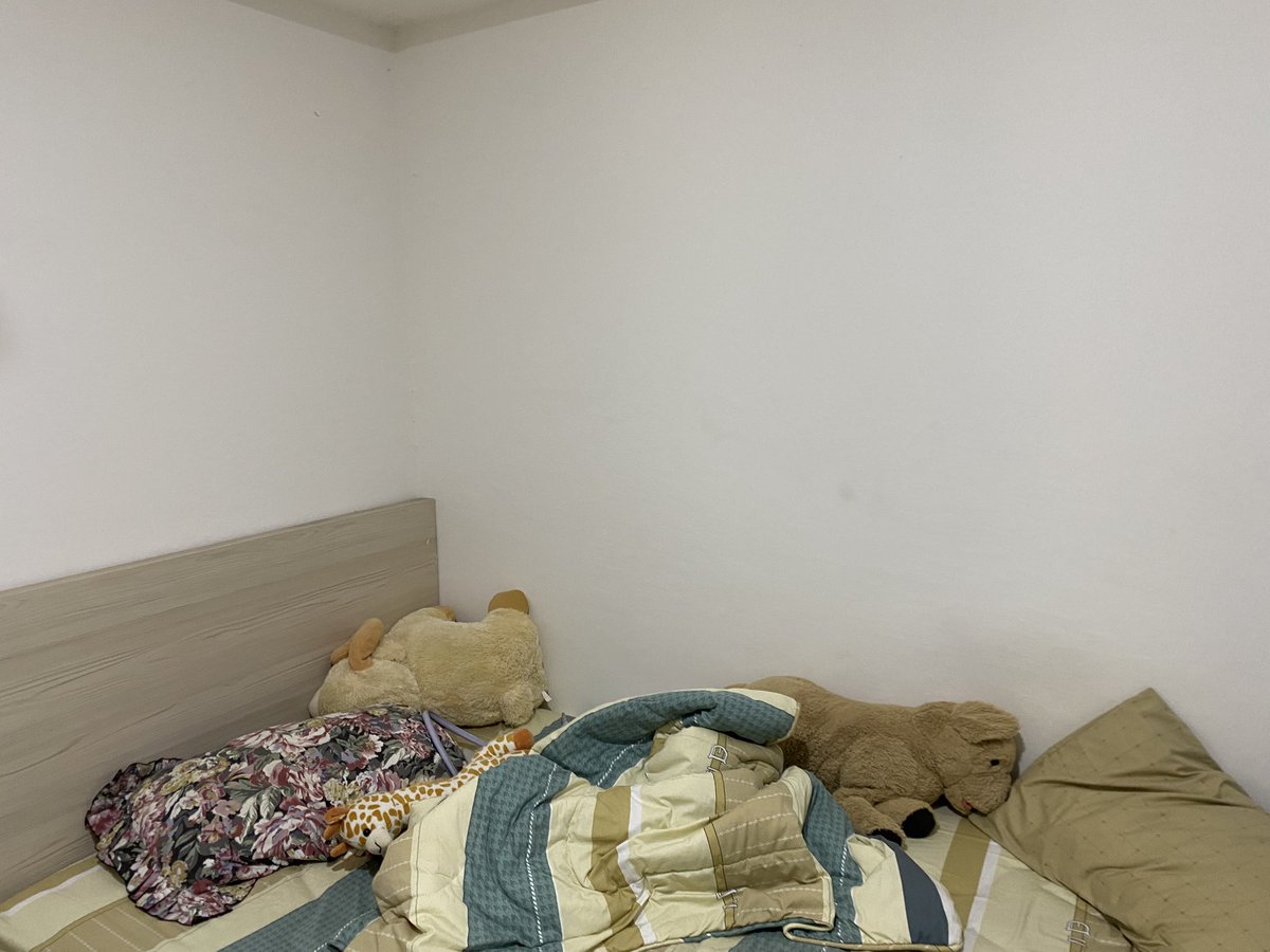 hidup lagi cape capenya ada aja yang tumpah….. mana kamar berantakan dan mager banget bersihin 😞😞