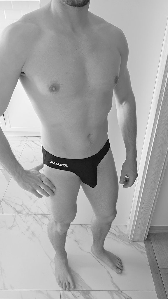 NudistNakedBoy's tweet photo. Przyjemnego weekendu Panowie! Do niedzieli Wrocław. Mam nadzieję na owocny wypad 😈#polishgay #polishboy #polishman #softdick #underwear #hotweekend #nakeddick #fullbulge #chudai #nakedman #nakedboy #dick #cock #uncutdick #uncutcock #jerkingoff #horny https://t.co/hyl8TrKxtI