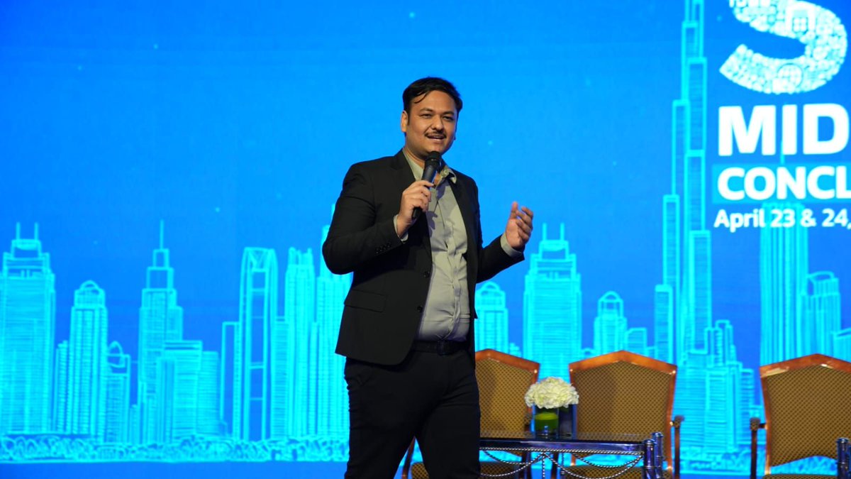 Logisticshakti's tweet image. A powerful keynote session by Mr. Pranav Kumar Sonthalia, Director of Pranik Logistics Limited, captivated the audience at the #SCMConclave.

He shared deep insights on the evolving landscape of logistics and the path to building resilient supply chains

#SCMMiddleEast