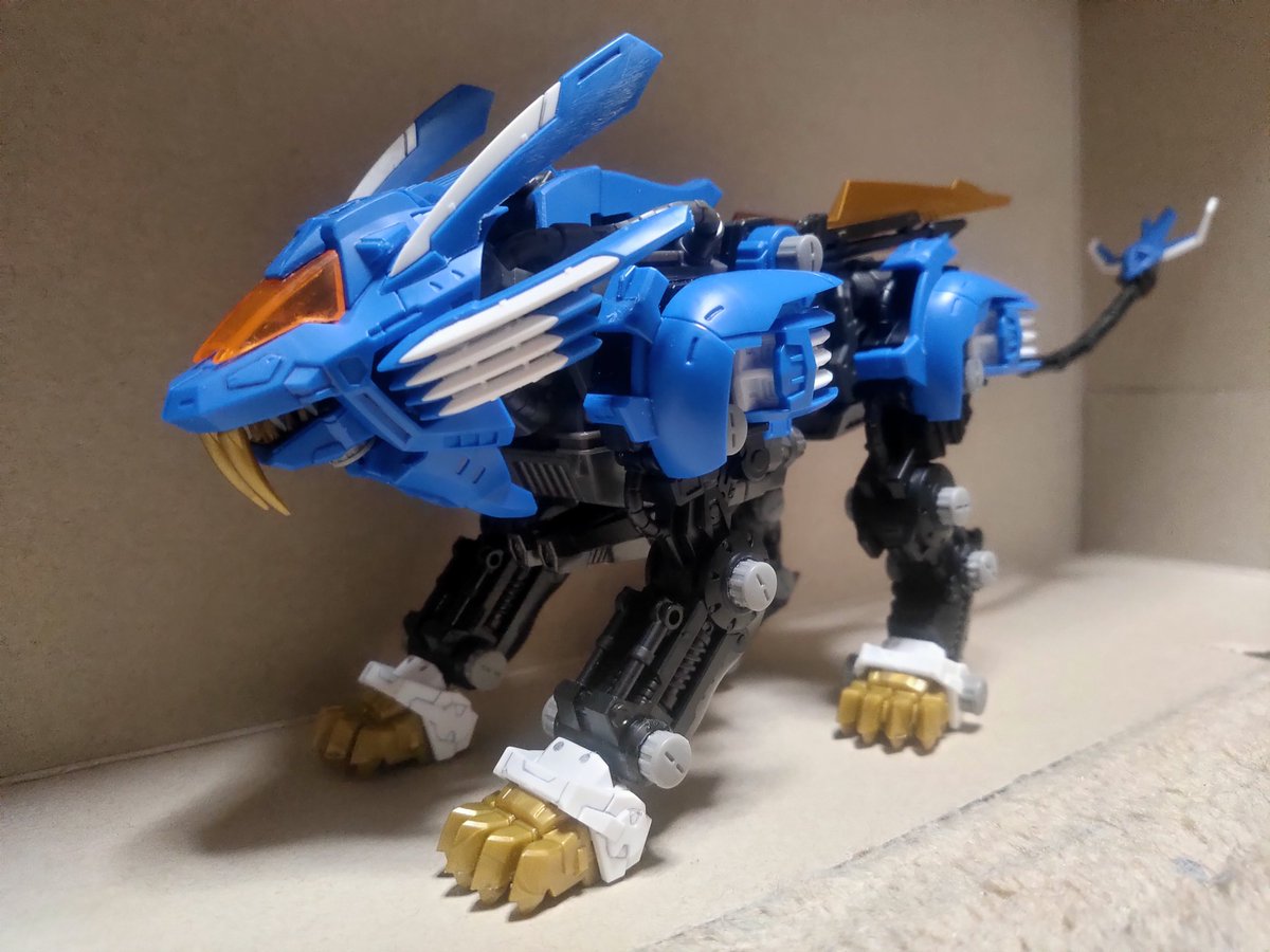 Zrxba's tweet photo. REALIZEMODELのブレードライガー組んだけど、このシリーズ組みやすいし無塗装でこれなのが凄い 
ポリキャップ硬めで稼働は最低限って感じだけど激しく動かさ��きゃ十分だね   
#ゾイド https://t.co/r1Xcg8I94E