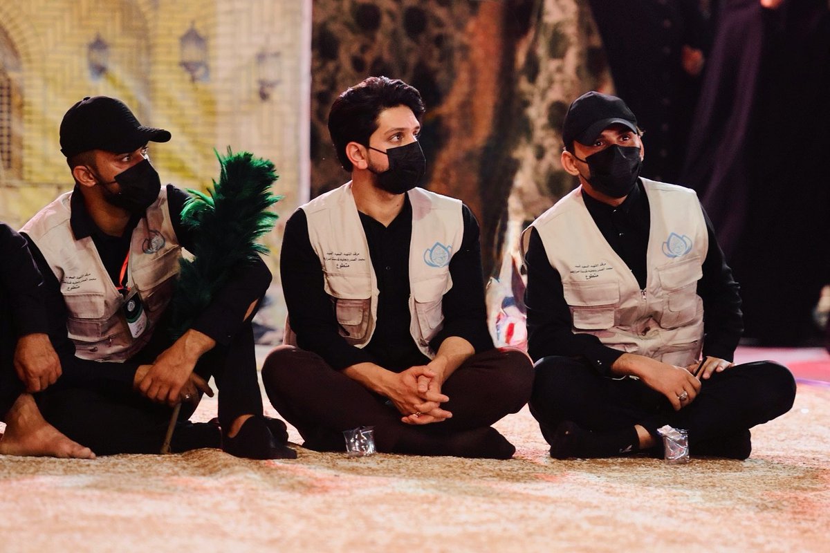 أَيقنتُ أَنّ الضُلمَ لن يبقىٰ يَسود 
مُذ رأيتُ الصدر صَلّى في الحشود

أَيقنت أنّ المُقتَدينَ بِنَهجهِ
 شَعبٌ أبيٌّ الضُلمِ كسَّارُ القيود

في حُبِّهِ وبِقُربهِ نيلُ الرضا
من سيّد الكونِ و خلّاقَ الوجود

كانت ولازالت له أجفانُنا
تجري بدمعٍ ودمٍ فوقَ الخدود
•
✍️ عبّاس نصير الركابي