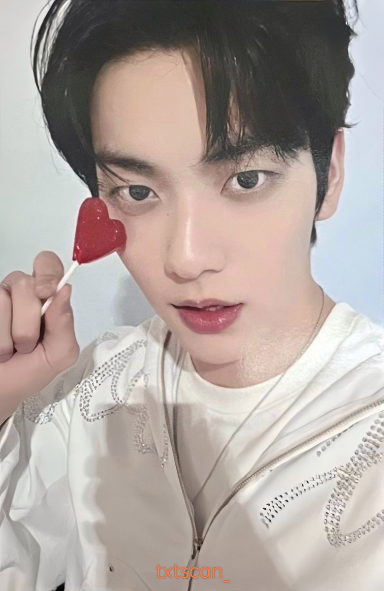 TOMORROW X TOGETHER LOVE LANGUAGE BROADCAST PHOTOCARD SCAN