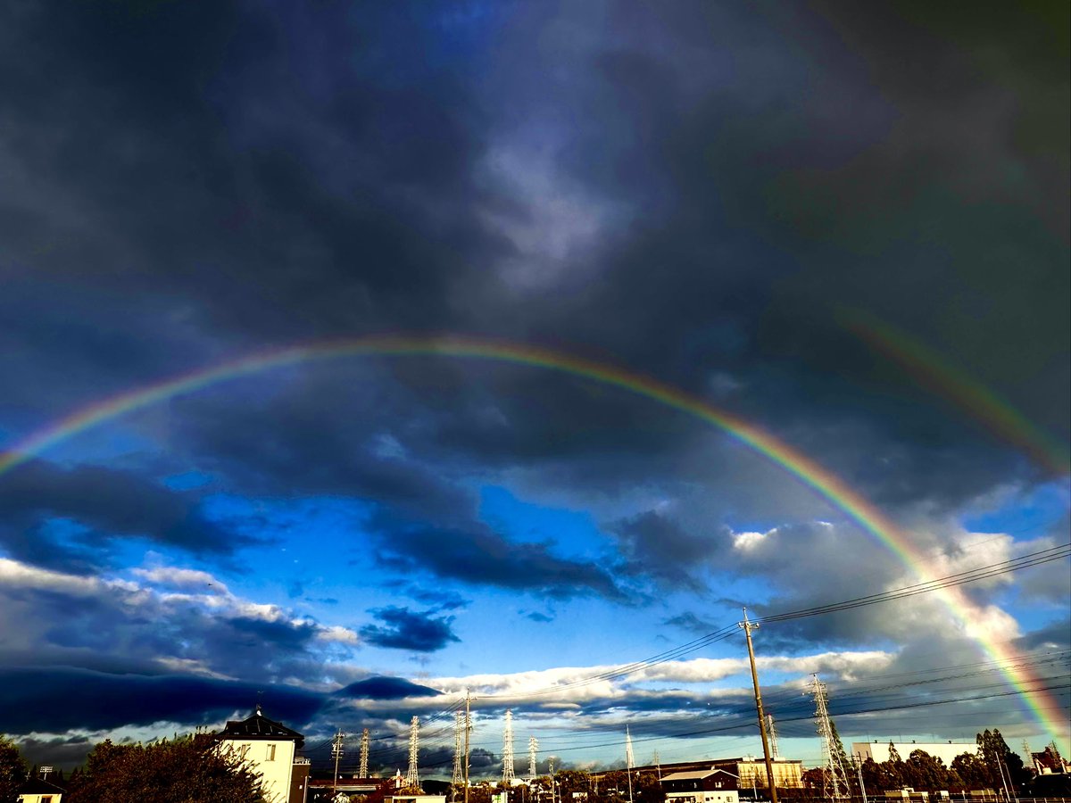 なかなか完璧な虹の橋が架かりましたよ。