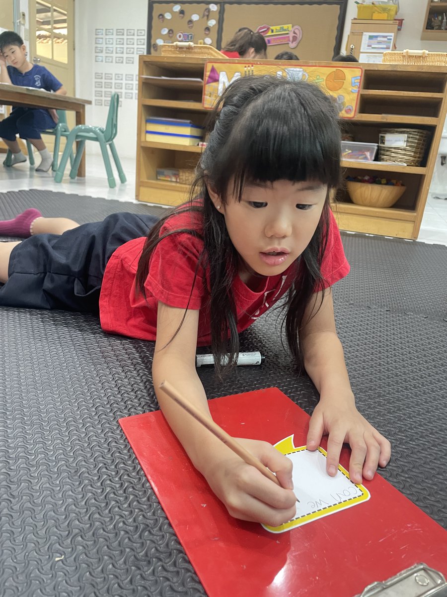 sassamakee's tweet image. 🎉 This week in Year 2, we explored voting, freedom of choice &amp;amp; pupil voice! 🗳️💬 Learners shared brilliant ideas—from alien lessons 👽 to an ice cream role play 🍦—and set their own targets. We’re so proud of their imagination &amp;amp; independence! 🌟 #PupilVoice #Year2Learning