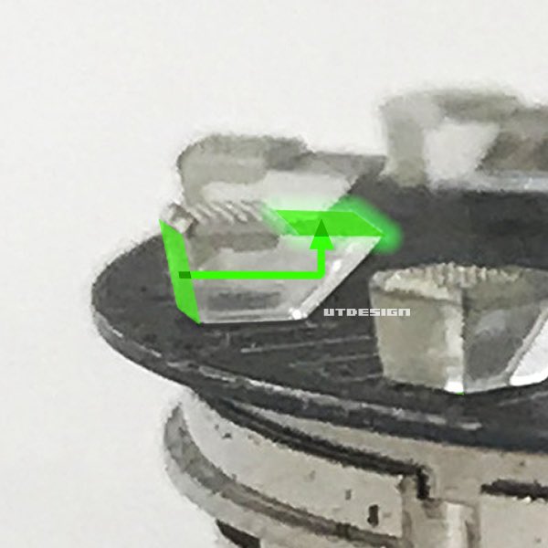 utdesign's tweet image. 私のサイト #utdesign でご紹介してきた腕時計をページの古い順から掲載していくシリーズ その51。極めてデカい透明プラスチック製インデックスバー外側の縦壁に夜光塗料を塗る事でプリズム効果で正面から見たインデックスバーが光って見えるというすごい技を持つMARVINの時計
utdesign.net/marvin/