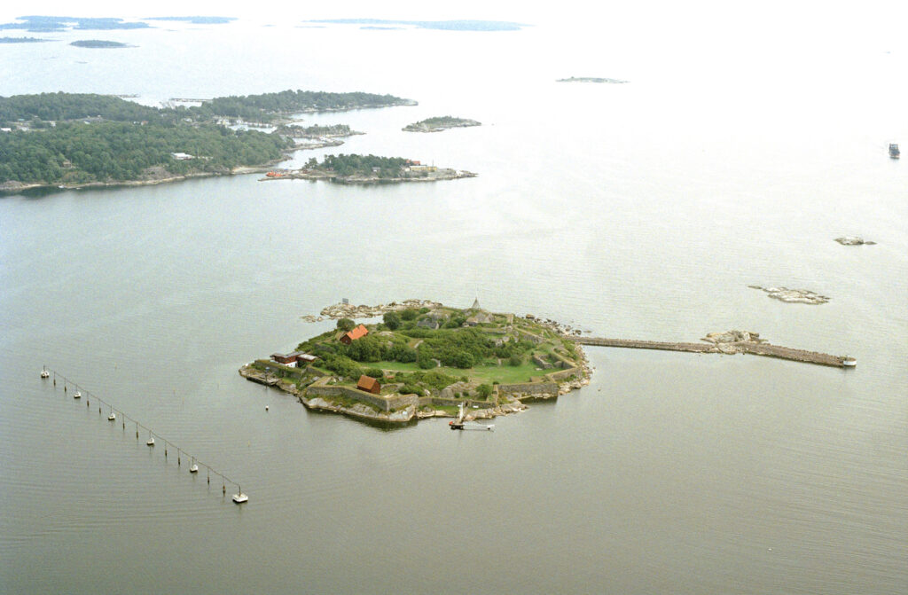 Den 6 maj håller Riksarkivet och Riksantikvarieämbetet det digitala seminariet ”Flygfotografi – då och nu”. Det vänder sig främst till forskare, historiker, yrkesverksam inom området eller allmänt intresserad av flygfotografi. #kulturarv