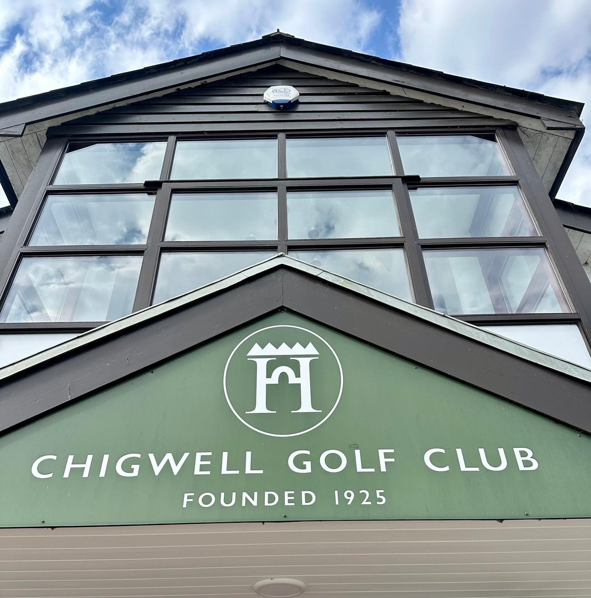🏌️‍♂️ Tee off time!

The UK Packaging Golf Day is in full swing at the stunning #Chigwell Golf Club.

A perfect day for great shots, good company, and a little friendly competition! ⛳

#UKPackaging #GolfDay #TeamBuilding #Networking