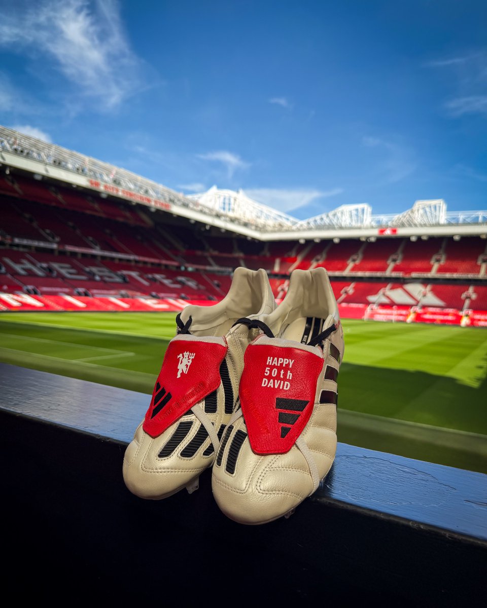 ManUtd's tweet photo. From United, with love 🫶🎁

#MUFC || @adidasFootball https://t.co/40SCDqr6dm