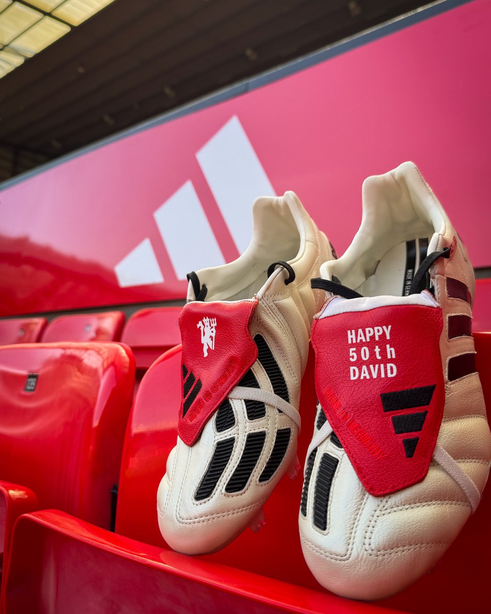 ManUtd's tweet photo. From United, with love 🫶🎁

#MUFC || @adidasFootball https://t.co/40SCDqr6dm