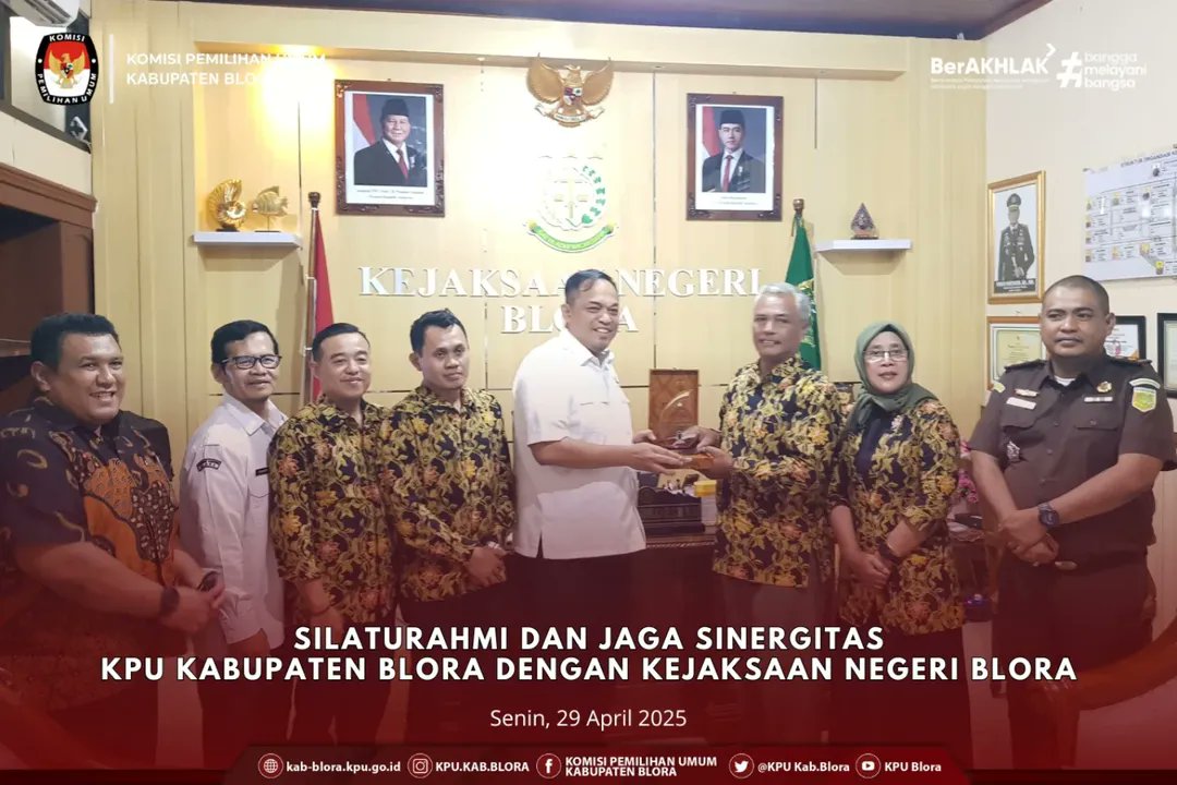 #TemanPemilih KPU Kabupaten Blora melaksanakan Silaturahmi dan Jaga Sinergitas dengan Kejaksaan Negeri Blora pada hari Senin, 28 April 2025.

Pada kesempatan tersebut KPU Blora sekaligus menyerahkan plakat apresiasi atas partisipasi dalam mensukseskan Pemilihan Tahun 2024.