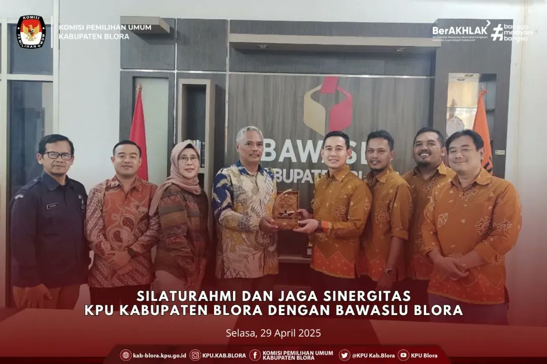 #TemanPemilih KPU Kabupaten Blora melaksanakan Silaturahmi dan Jaga Sinergitas dengan Bawaslu Blora pada hari Selasa, 29 April 2025.

Pada kesempatan tersebut KPU Blora sekaligus menyerahkan plakat apresiasi atas partisipasi dan kerjasama dalam mensukseskan Pemilihan Tahun 2024