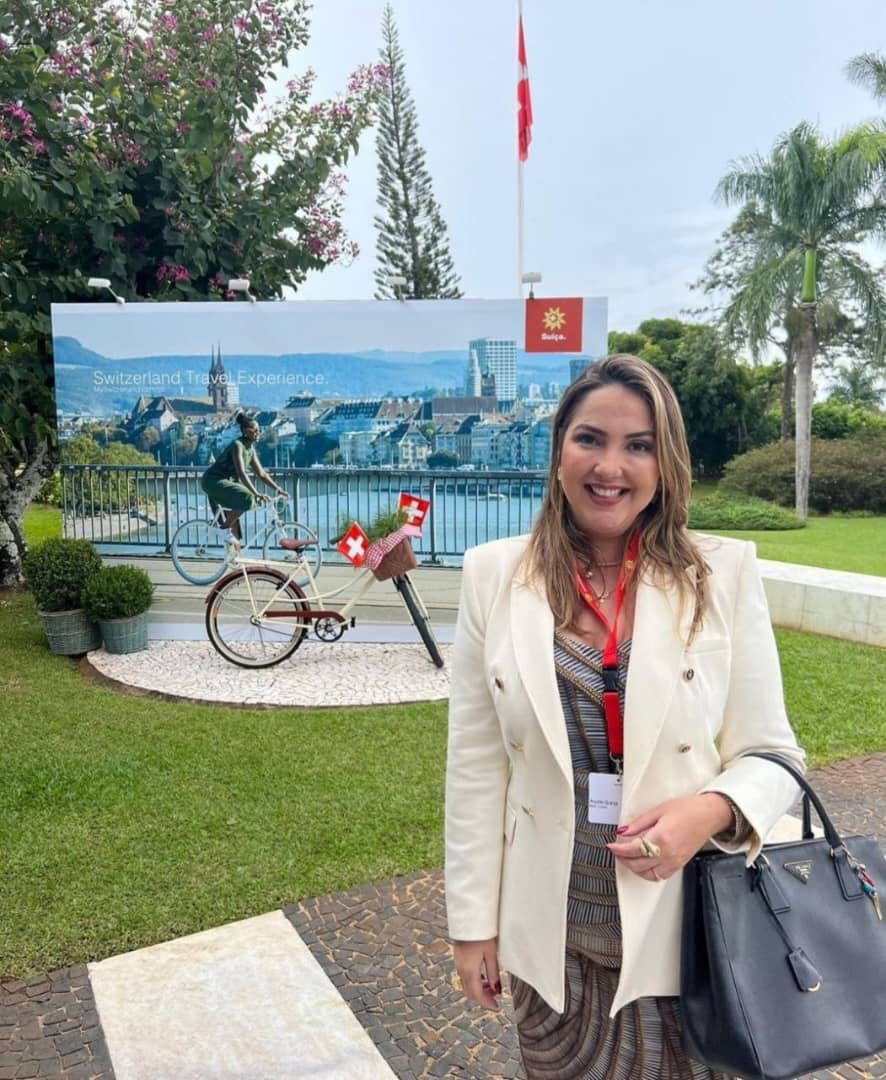 _Anikaangel's tweet photo. From Swiss peaks to property talks—combining business with breathtaking views! Real estate goals meet alpine dreams. https://t.co/Hy7Aw4fP6b